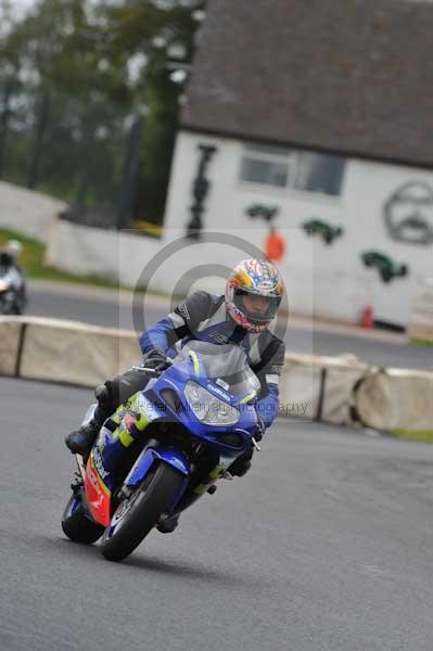 Mallory park Leicestershire;Mallory park photographs;Motorcycle action photographs;event digital images;eventdigitalimages;mallory park;no limits trackday;peter wileman photography;trackday;trackday digital images;trackday photos
