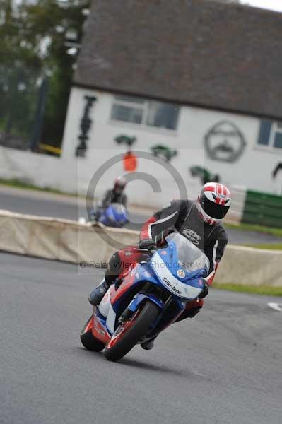 Mallory park Leicestershire;Mallory park photographs;Motorcycle action photographs;event digital images;eventdigitalimages;mallory park;no limits trackday;peter wileman photography;trackday;trackday digital images;trackday photos