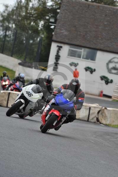 Mallory park Leicestershire;Mallory park photographs;Motorcycle action photographs;event digital images;eventdigitalimages;mallory park;no limits trackday;peter wileman photography;trackday;trackday digital images;trackday photos
