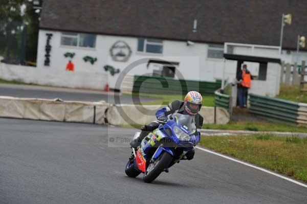 Mallory park Leicestershire;Mallory park photographs;Motorcycle action photographs;event digital images;eventdigitalimages;mallory park;no limits trackday;peter wileman photography;trackday;trackday digital images;trackday photos