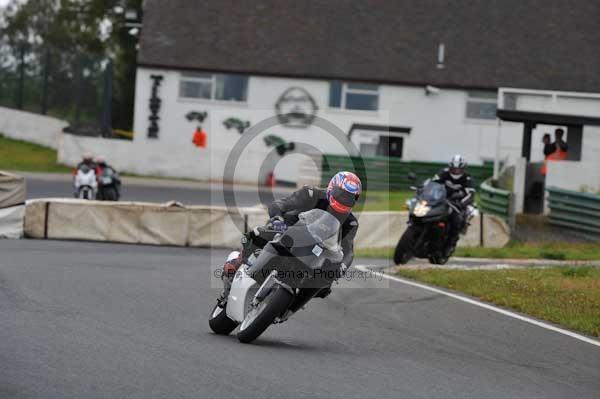 Mallory park Leicestershire;Mallory park photographs;Motorcycle action photographs;event digital images;eventdigitalimages;mallory park;no limits trackday;peter wileman photography;trackday;trackday digital images;trackday photos