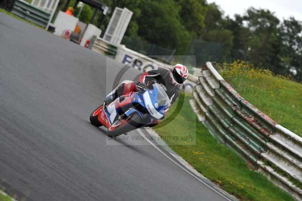 Mallory park Leicestershire;Mallory park photographs;Motorcycle action photographs;event digital images;eventdigitalimages;mallory park;no limits trackday;peter wileman photography;trackday;trackday digital images;trackday photos