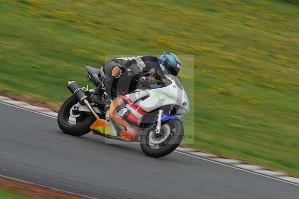 Mallory park Leicestershire;Mallory park photographs;Motorcycle action photographs;event digital images;eventdigitalimages;mallory park;no limits trackday;peter wileman photography;trackday;trackday digital images;trackday photos