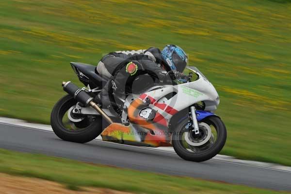 Mallory park Leicestershire;Mallory park photographs;Motorcycle action photographs;event digital images;eventdigitalimages;mallory park;no limits trackday;peter wileman photography;trackday;trackday digital images;trackday photos