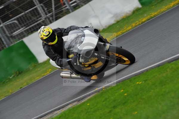 Mallory park Leicestershire;Mallory park photographs;Motorcycle action photographs;event digital images;eventdigitalimages;mallory park;no limits trackday;peter wileman photography;trackday;trackday digital images;trackday photos