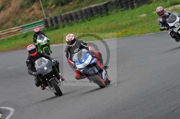 Mallory park Leicestershire;Mallory park photographs;Motorcycle action photographs;event digital images;eventdigitalimages;mallory park;no limits trackday;peter wileman photography;trackday;trackday digital images;trackday photos