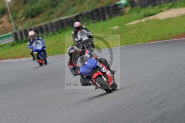 Mallory park Leicestershire;Mallory park photographs;Motorcycle action photographs;event digital images;eventdigitalimages;mallory park;no limits trackday;peter wileman photography;trackday;trackday digital images;trackday photos