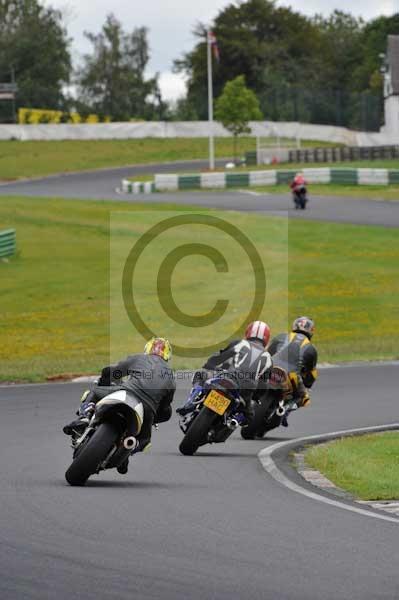 Mallory park Leicestershire;Mallory park photographs;Motorcycle action photographs;event digital images;eventdigitalimages;mallory park;no limits trackday;peter wileman photography;trackday;trackday digital images;trackday photos