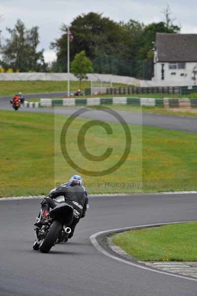 Mallory park Leicestershire;Mallory park photographs;Motorcycle action photographs;event digital images;eventdigitalimages;mallory park;no limits trackday;peter wileman photography;trackday;trackday digital images;trackday photos