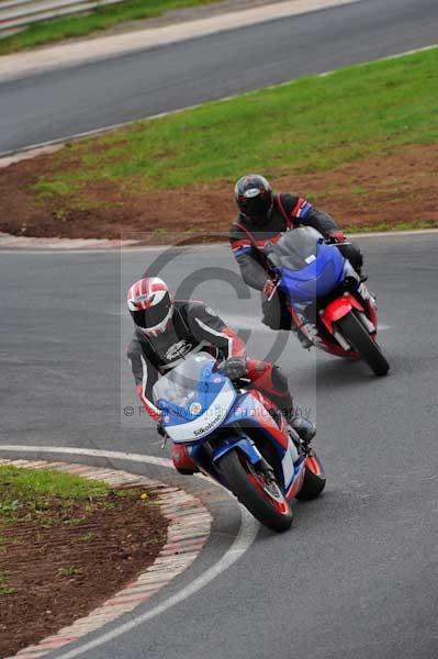Mallory park Leicestershire;Mallory park photographs;Motorcycle action photographs;event digital images;eventdigitalimages;mallory park;no limits trackday;peter wileman photography;trackday;trackday digital images;trackday photos
