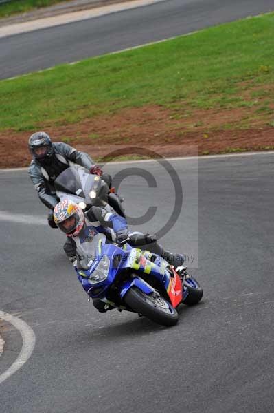 Mallory park Leicestershire;Mallory park photographs;Motorcycle action photographs;event digital images;eventdigitalimages;mallory park;no limits trackday;peter wileman photography;trackday;trackday digital images;trackday photos