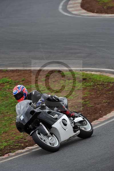 Mallory park Leicestershire;Mallory park photographs;Motorcycle action photographs;event digital images;eventdigitalimages;mallory park;no limits trackday;peter wileman photography;trackday;trackday digital images;trackday photos