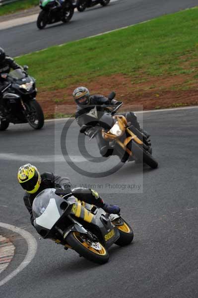 Mallory park Leicestershire;Mallory park photographs;Motorcycle action photographs;event digital images;eventdigitalimages;mallory park;no limits trackday;peter wileman photography;trackday;trackday digital images;trackday photos