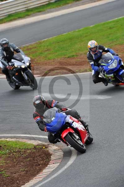 Mallory park Leicestershire;Mallory park photographs;Motorcycle action photographs;event digital images;eventdigitalimages;mallory park;no limits trackday;peter wileman photography;trackday;trackday digital images;trackday photos