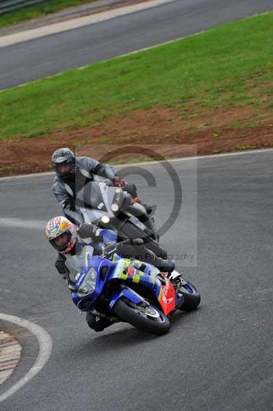 Mallory park Leicestershire;Mallory park photographs;Motorcycle action photographs;event digital images;eventdigitalimages;mallory park;no limits trackday;peter wileman photography;trackday;trackday digital images;trackday photos