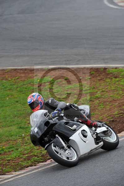 Mallory park Leicestershire;Mallory park photographs;Motorcycle action photographs;event digital images;eventdigitalimages;mallory park;no limits trackday;peter wileman photography;trackday;trackday digital images;trackday photos