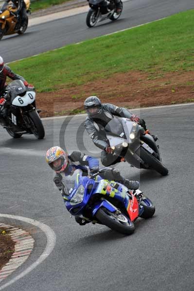 Mallory park Leicestershire;Mallory park photographs;Motorcycle action photographs;event digital images;eventdigitalimages;mallory park;no limits trackday;peter wileman photography;trackday;trackday digital images;trackday photos