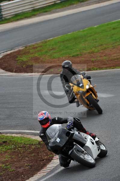 Mallory park Leicestershire;Mallory park photographs;Motorcycle action photographs;event digital images;eventdigitalimages;mallory park;no limits trackday;peter wileman photography;trackday;trackday digital images;trackday photos
