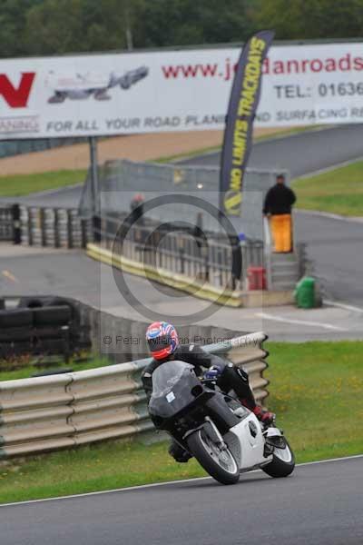 Mallory park Leicestershire;Mallory park photographs;Motorcycle action photographs;event digital images;eventdigitalimages;mallory park;no limits trackday;peter wileman photography;trackday;trackday digital images;trackday photos
