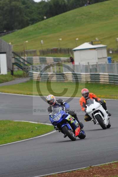 Mallory park Leicestershire;Mallory park photographs;Motorcycle action photographs;event digital images;eventdigitalimages;mallory park;no limits trackday;peter wileman photography;trackday;trackday digital images;trackday photos