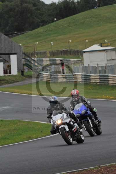 Mallory park Leicestershire;Mallory park photographs;Motorcycle action photographs;event digital images;eventdigitalimages;mallory park;no limits trackday;peter wileman photography;trackday;trackday digital images;trackday photos