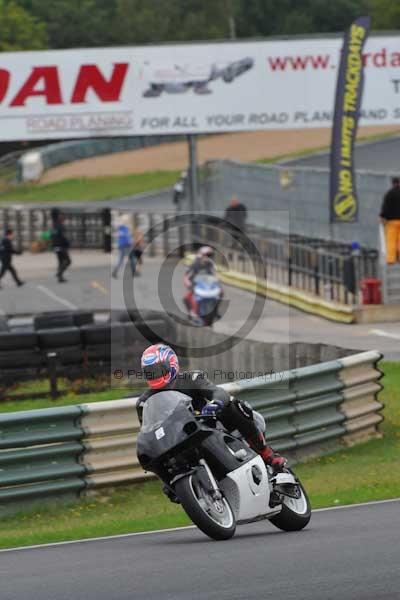 Mallory park Leicestershire;Mallory park photographs;Motorcycle action photographs;event digital images;eventdigitalimages;mallory park;no limits trackday;peter wileman photography;trackday;trackday digital images;trackday photos
