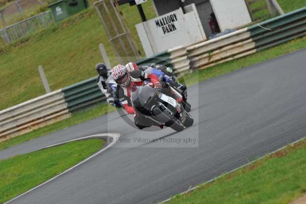 Mallory park Leicestershire;Mallory park photographs;Motorcycle action photographs;event digital images;eventdigitalimages;mallory park;no limits trackday;peter wileman photography;trackday;trackday digital images;trackday photos