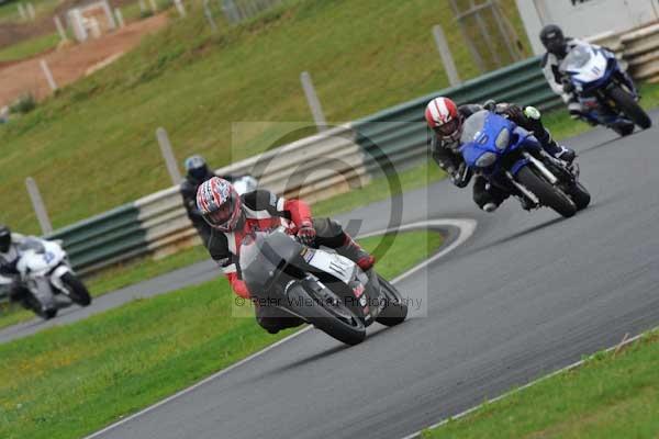 Mallory park Leicestershire;Mallory park photographs;Motorcycle action photographs;event digital images;eventdigitalimages;mallory park;no limits trackday;peter wileman photography;trackday;trackday digital images;trackday photos