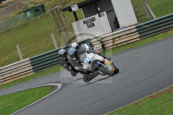 Mallory park Leicestershire;Mallory park photographs;Motorcycle action photographs;event digital images;eventdigitalimages;mallory park;no limits trackday;peter wileman photography;trackday;trackday digital images;trackday photos