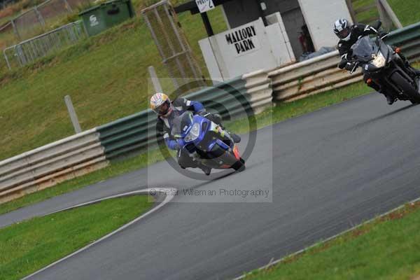Mallory park Leicestershire;Mallory park photographs;Motorcycle action photographs;event digital images;eventdigitalimages;mallory park;no limits trackday;peter wileman photography;trackday;trackday digital images;trackday photos
