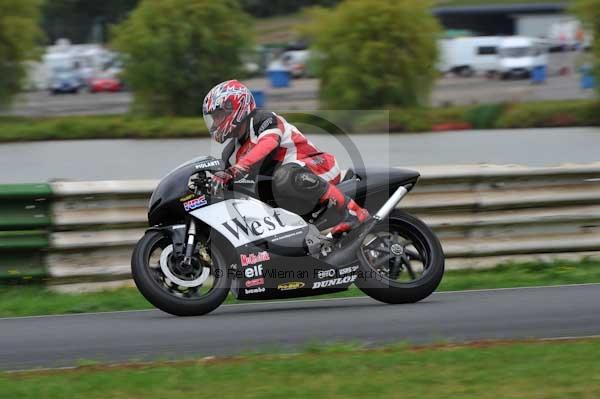 Mallory park Leicestershire;Mallory park photographs;Motorcycle action photographs;event digital images;eventdigitalimages;mallory park;no limits trackday;peter wileman photography;trackday;trackday digital images;trackday photos