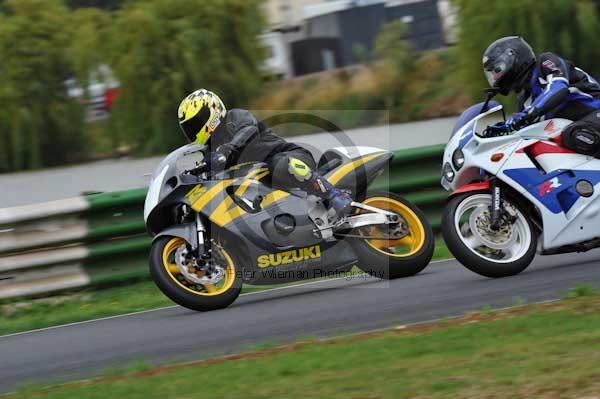 Mallory park Leicestershire;Mallory park photographs;Motorcycle action photographs;event digital images;eventdigitalimages;mallory park;no limits trackday;peter wileman photography;trackday;trackday digital images;trackday photos