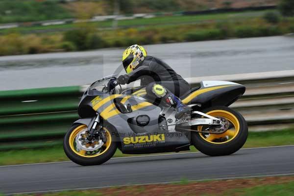 Mallory park Leicestershire;Mallory park photographs;Motorcycle action photographs;event digital images;eventdigitalimages;mallory park;no limits trackday;peter wileman photography;trackday;trackday digital images;trackday photos