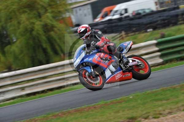Mallory park Leicestershire;Mallory park photographs;Motorcycle action photographs;event digital images;eventdigitalimages;mallory park;no limits trackday;peter wileman photography;trackday;trackday digital images;trackday photos