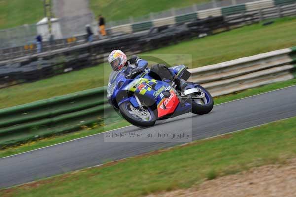 Mallory park Leicestershire;Mallory park photographs;Motorcycle action photographs;event digital images;eventdigitalimages;mallory park;no limits trackday;peter wileman photography;trackday;trackday digital images;trackday photos