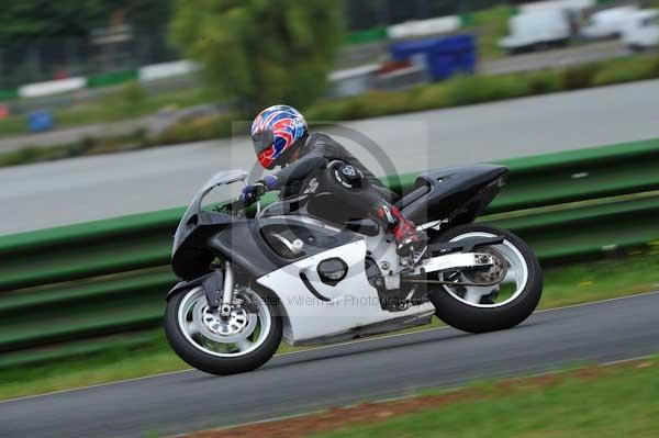 Mallory park Leicestershire;Mallory park photographs;Motorcycle action photographs;event digital images;eventdigitalimages;mallory park;no limits trackday;peter wileman photography;trackday;trackday digital images;trackday photos