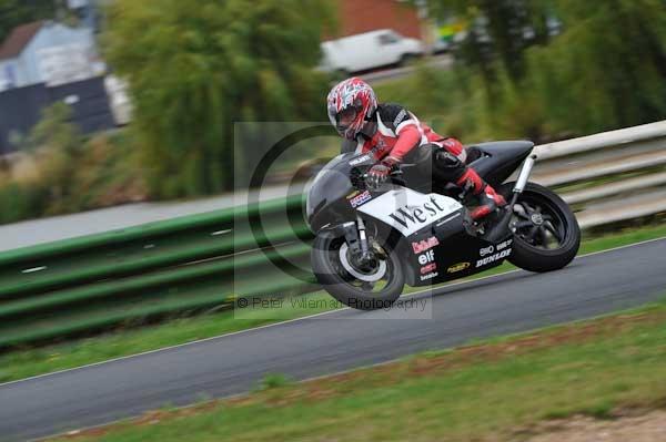 Mallory park Leicestershire;Mallory park photographs;Motorcycle action photographs;event digital images;eventdigitalimages;mallory park;no limits trackday;peter wileman photography;trackday;trackday digital images;trackday photos