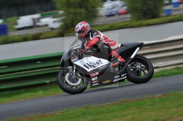 Mallory park Leicestershire;Mallory park photographs;Motorcycle action photographs;event digital images;eventdigitalimages;mallory park;no limits trackday;peter wileman photography;trackday;trackday digital images;trackday photos