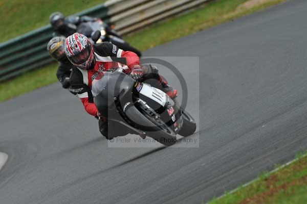 Mallory park Leicestershire;Mallory park photographs;Motorcycle action photographs;event digital images;eventdigitalimages;mallory park;no limits trackday;peter wileman photography;trackday;trackday digital images;trackday photos