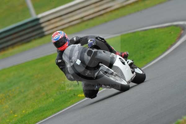 Mallory park Leicestershire;Mallory park photographs;Motorcycle action photographs;event digital images;eventdigitalimages;mallory park;no limits trackday;peter wileman photography;trackday;trackday digital images;trackday photos