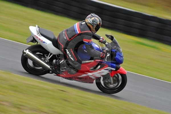 Mallory park Leicestershire;Mallory park photographs;Motorcycle action photographs;event digital images;eventdigitalimages;mallory park;no limits trackday;peter wileman photography;trackday;trackday digital images;trackday photos