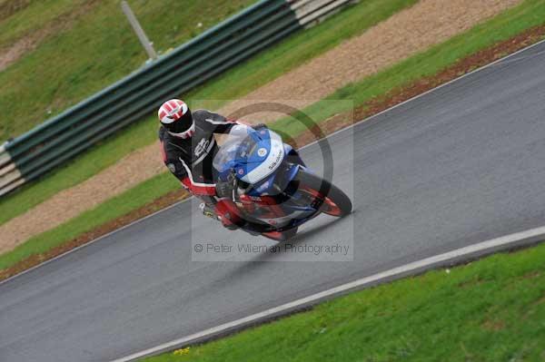 Mallory park Leicestershire;Mallory park photographs;Motorcycle action photographs;event digital images;eventdigitalimages;mallory park;no limits trackday;peter wileman photography;trackday;trackday digital images;trackday photos