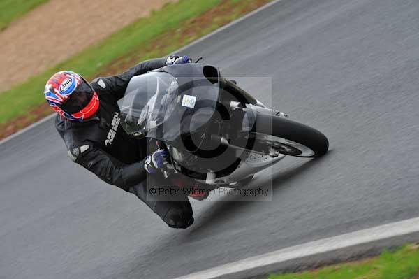 Mallory park Leicestershire;Mallory park photographs;Motorcycle action photographs;event digital images;eventdigitalimages;mallory park;no limits trackday;peter wileman photography;trackday;trackday digital images;trackday photos