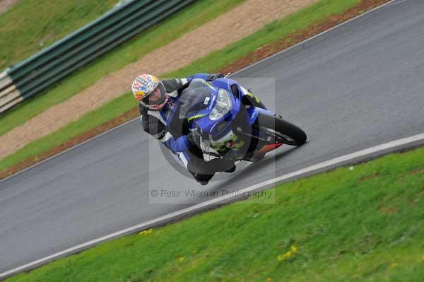 Mallory park Leicestershire;Mallory park photographs;Motorcycle action photographs;event digital images;eventdigitalimages;mallory park;no limits trackday;peter wileman photography;trackday;trackday digital images;trackday photos