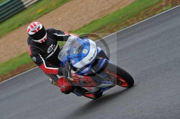 Mallory park Leicestershire;Mallory park photographs;Motorcycle action photographs;event digital images;eventdigitalimages;mallory park;no limits trackday;peter wileman photography;trackday;trackday digital images;trackday photos