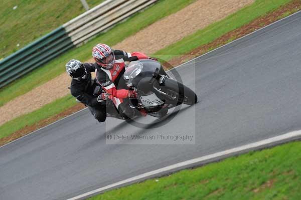 Mallory park Leicestershire;Mallory park photographs;Motorcycle action photographs;event digital images;eventdigitalimages;mallory park;no limits trackday;peter wileman photography;trackday;trackday digital images;trackday photos