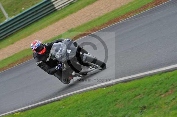 Mallory park Leicestershire;Mallory park photographs;Motorcycle action photographs;event digital images;eventdigitalimages;mallory park;no limits trackday;peter wileman photography;trackday;trackday digital images;trackday photos