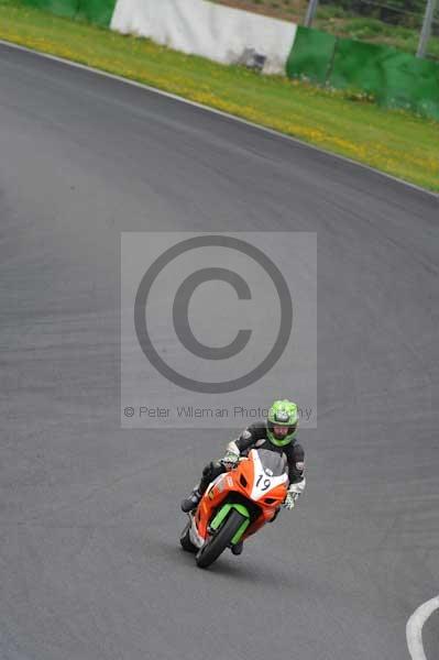 Mallory park Leicestershire;Mallory park photographs;Motorcycle action photographs;event digital images;eventdigitalimages;mallory park;no limits trackday;peter wileman photography;trackday;trackday digital images;trackday photos