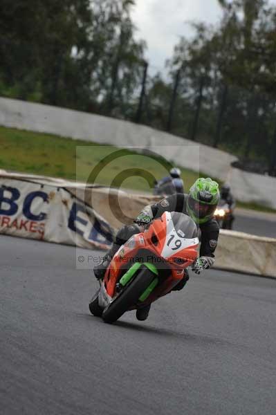 Mallory park Leicestershire;Mallory park photographs;Motorcycle action photographs;event digital images;eventdigitalimages;mallory park;no limits trackday;peter wileman photography;trackday;trackday digital images;trackday photos