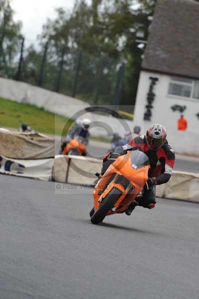 Mallory park Leicestershire;Mallory park photographs;Motorcycle action photographs;event digital images;eventdigitalimages;mallory park;no limits trackday;peter wileman photography;trackday;trackday digital images;trackday photos